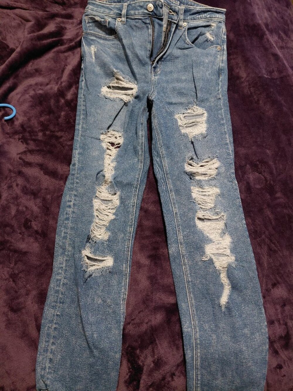 American Eagle Mom Jeans Size 8 Long Distressed Ripped Light Wash Stretch
